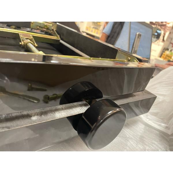 Банкетка для пианино Bespeco SG101BLSN Black Polish/Black Vinyl (уценённый товар)